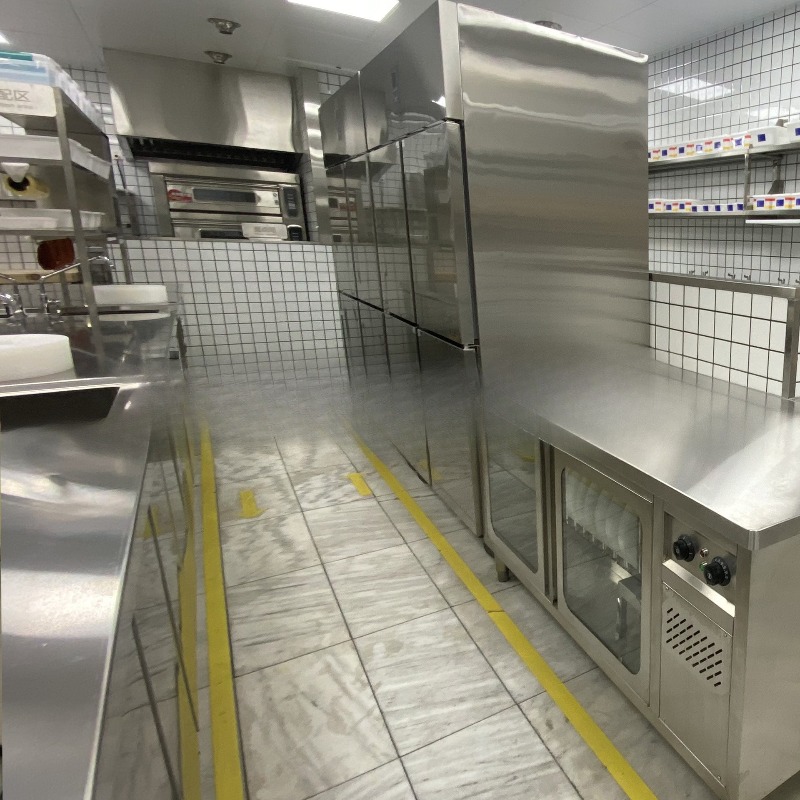 معدات المطبخ التجارية المصنوعة - مراجعة Commercial Kitchen Projects وسعره